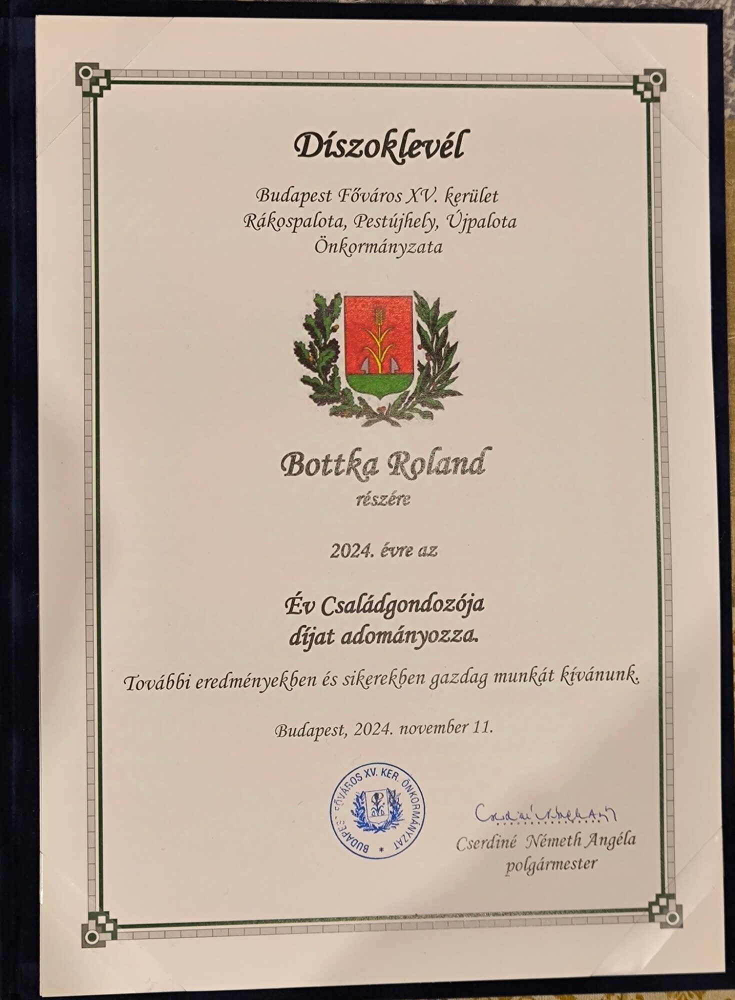 Év családgondozója díj díszoklevél