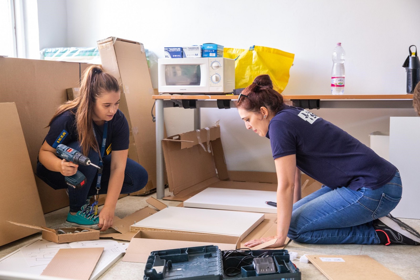 IKEA dolgozói tervezés és építés közben