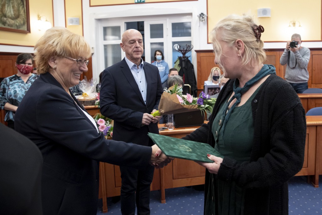 Lukács Karolin veszi át az Év családgondozója díjat